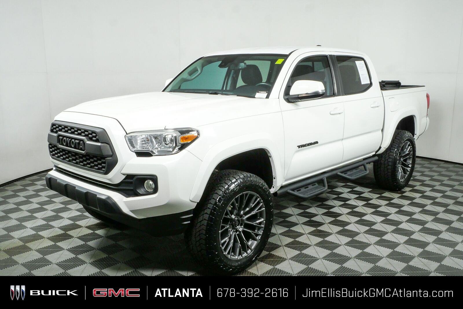 Used 2022 White Toyota SR5 V6 image 24