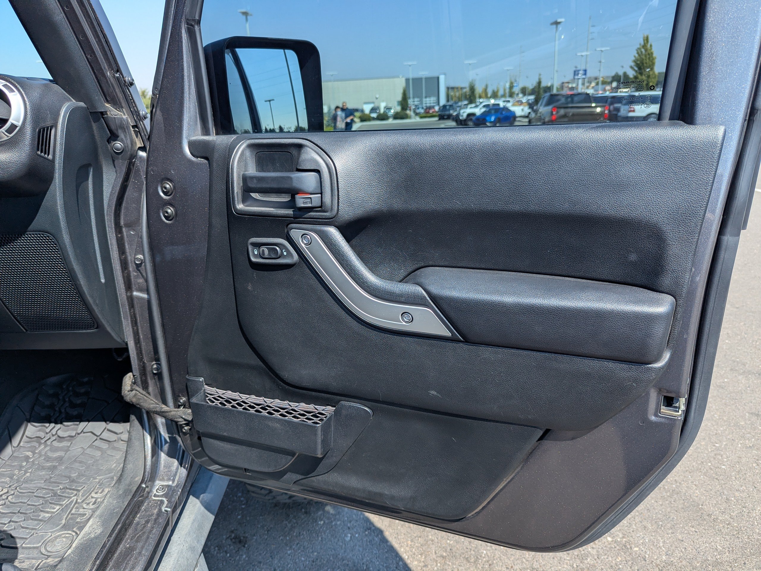 Used 2018  Jeep Rubicon image 31