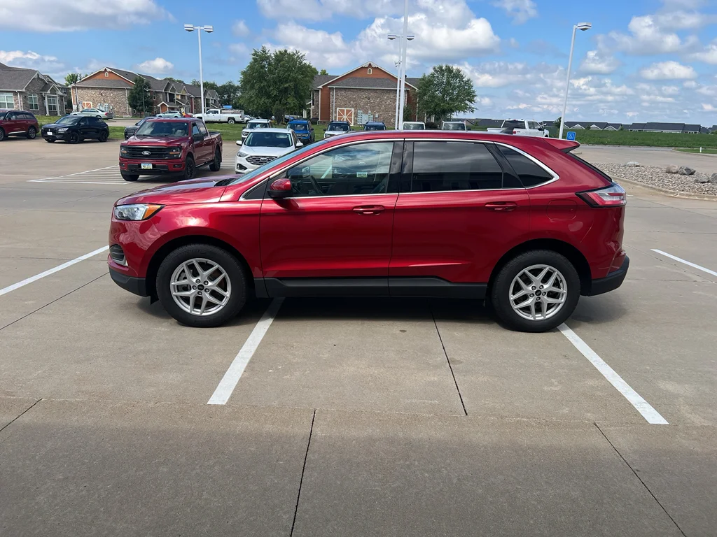 Used 2024 Rapid Red Metallic Tinted Clearcoat Ford SEL image 5