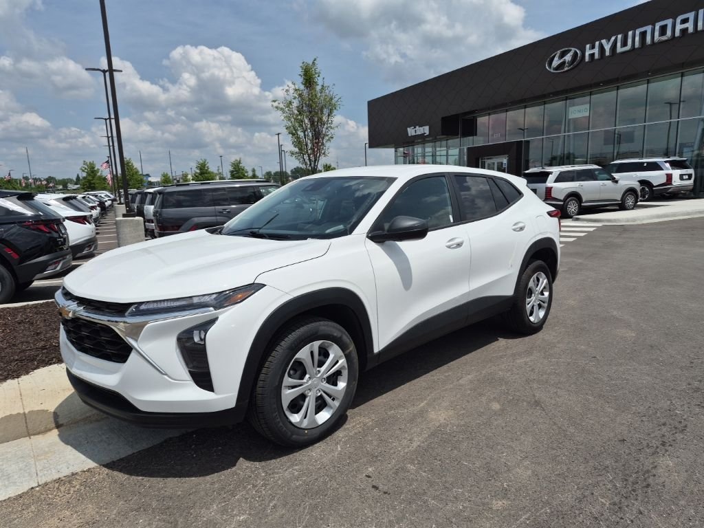 2025 Chevrolet Trax LS's photo