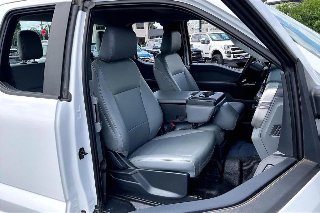Used 2023 White Ford XL image 6