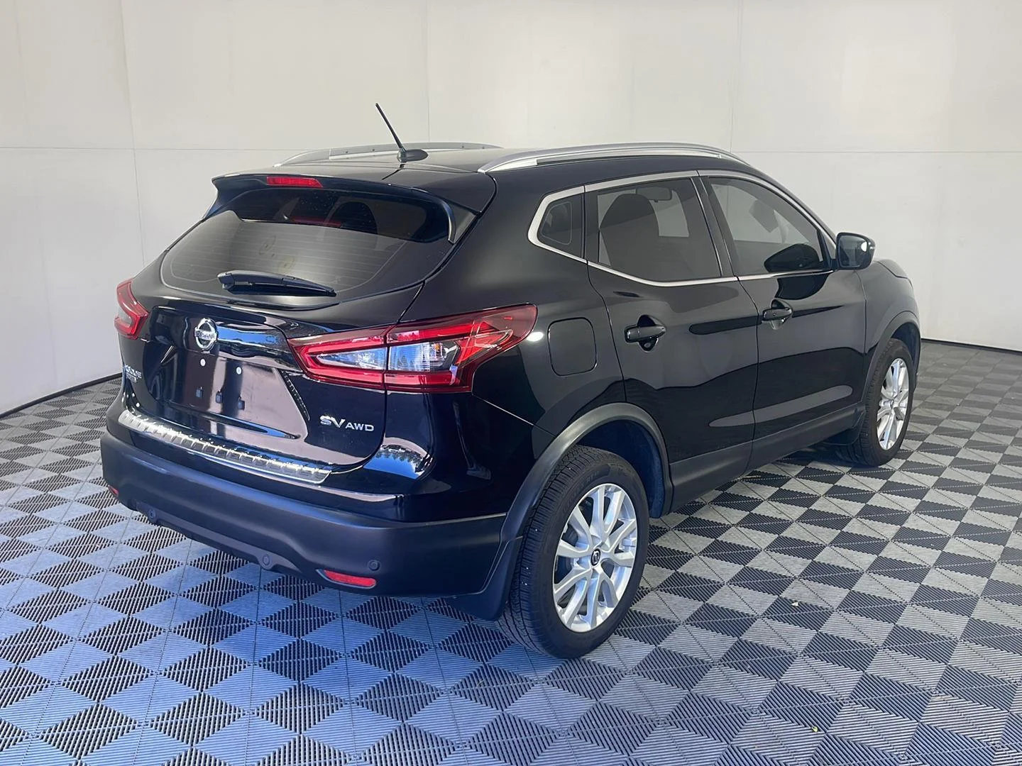 Used 2022 Magnetic Black Pearl Nissan SV image 7