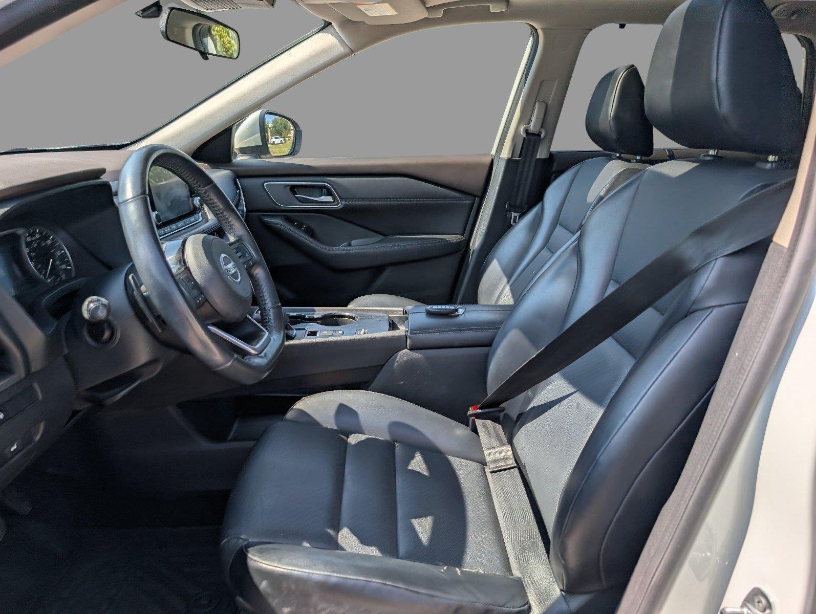 Used 2021 Pearl White Tricoat Nissan SV image 17
