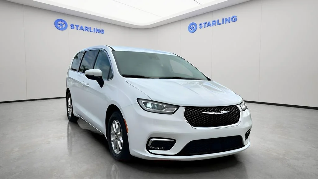 Used 2023 White Chrysler Touring L image 11