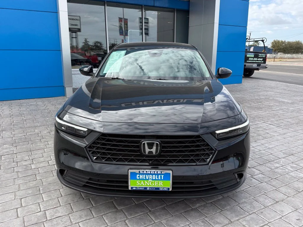 Used 2025 Black Honda SE image 2