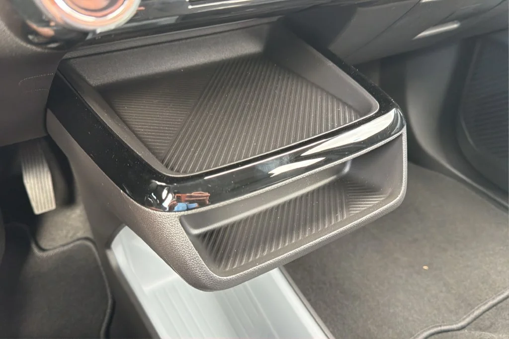 New 2027 Summit White Chevrolet LT image 31