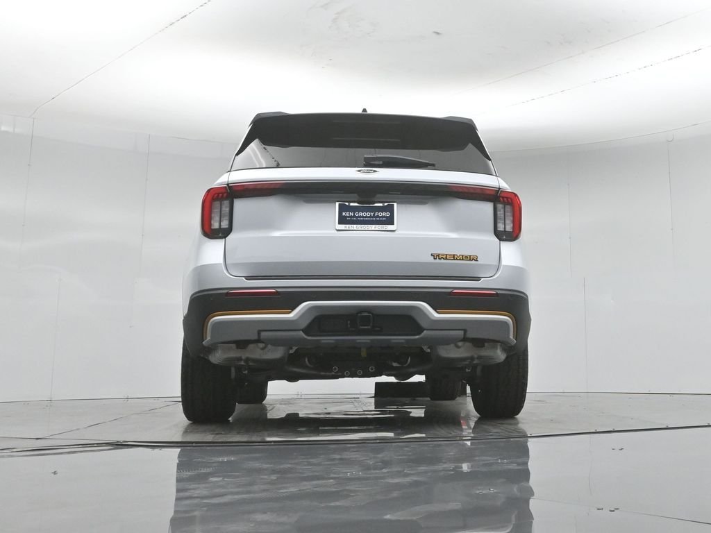 New 2026 Space White Metallic Ford Tremor image 46