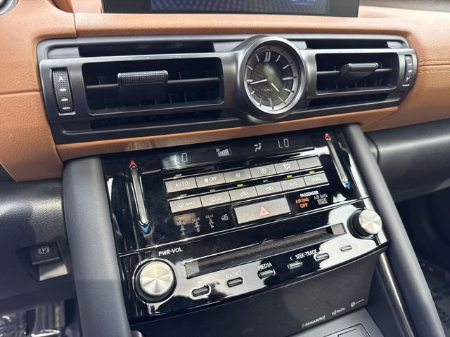 2024 Lexus IS 300 - Photo 19