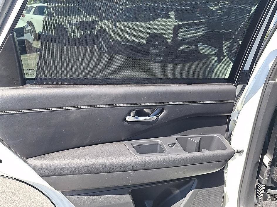 Used 2023 Pearl White Tricoat Nissan Platinum image 31