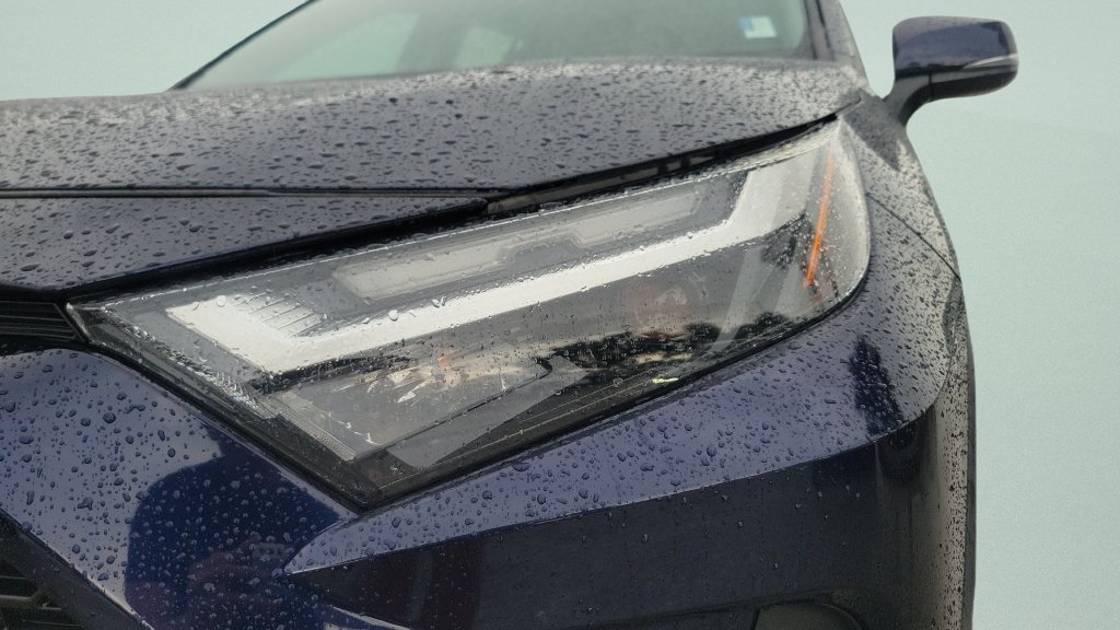 Certified Used 2022  Toyota XLE Premium image 25