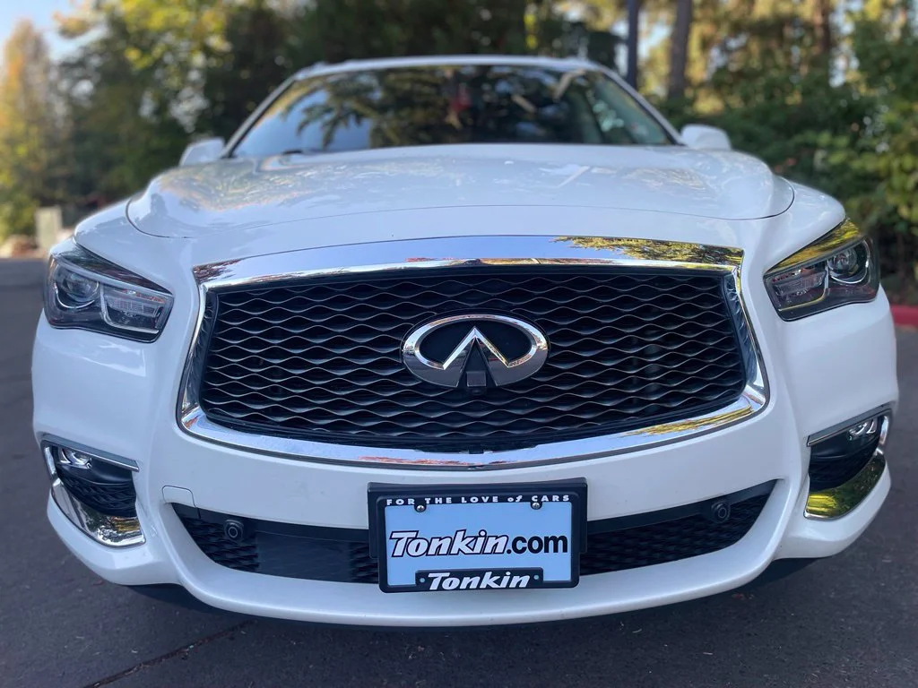Used 2020 Majestic White INFINITI LUXE image 8
