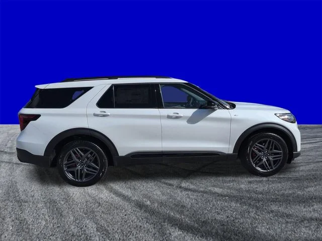 New 2026 Star White Metallic Tri-Coat Ford ST-Line image 3