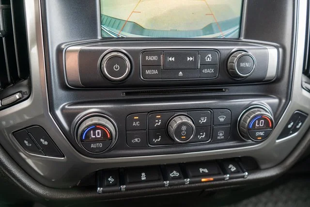 Used 2018 HAVANA METALLIC Chevrolet LT image 22
