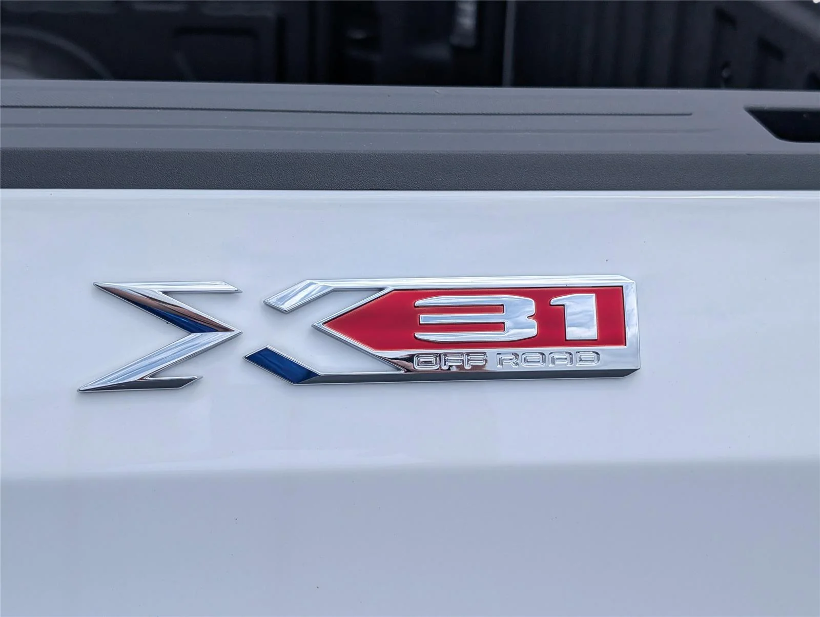 New 2026 Summit White GMC Elevation image 39