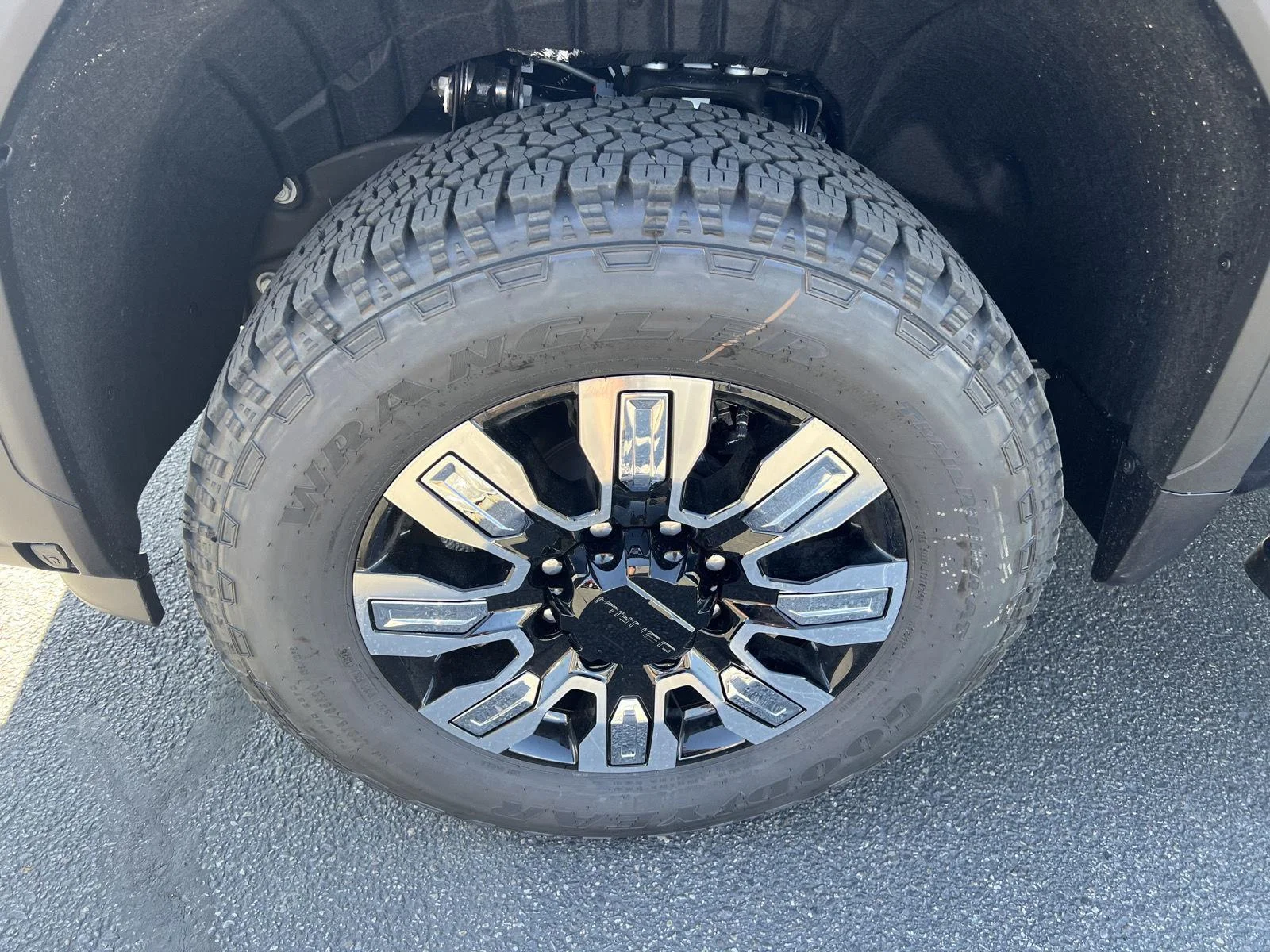 2026 GMC Sierra 3500HD Denali - Photo 10