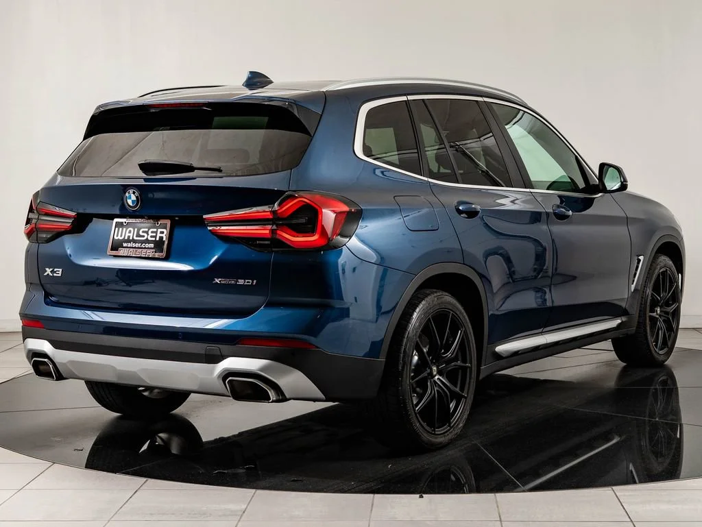 Used 2022 Phytonic Blue Metallic BMW xDrive30i image 10