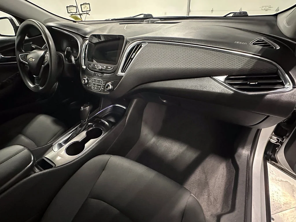 Used 2020 SILVER ICE METALLIC Chevrolet LT image 26