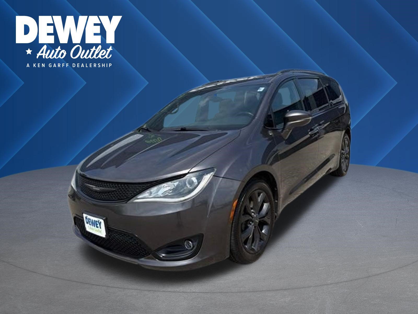 2018 Chrysler Pacifica Limited's photo