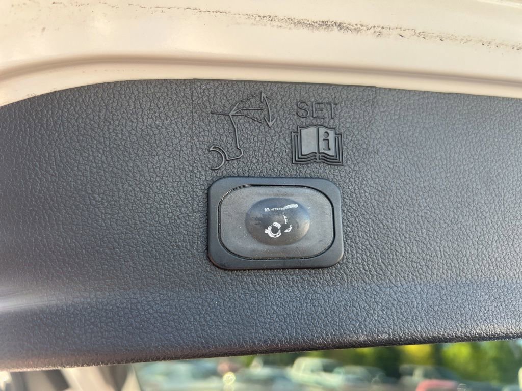 Used 2014  Ford Titanium image 18