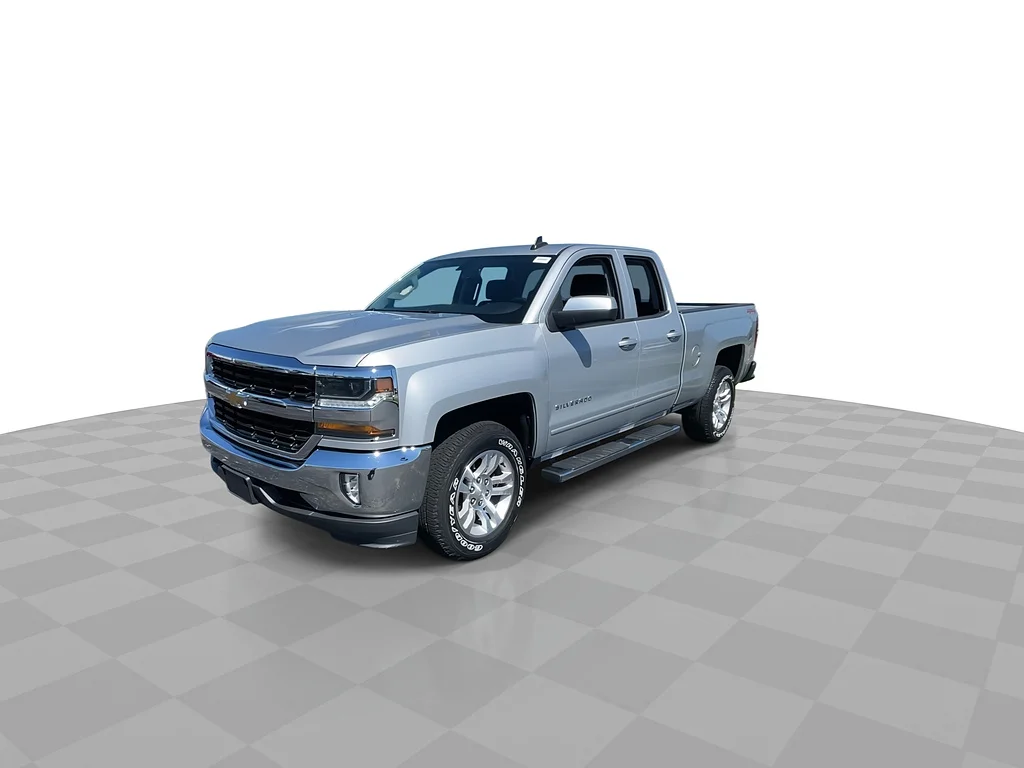 Used 2018 Silver Ice Metallic Chevrolet LT image 5