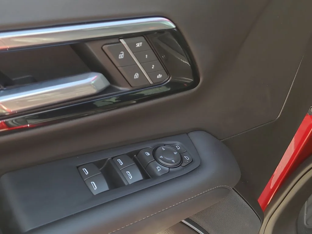 Used 2025 Red Chevrolet Z71 image 24