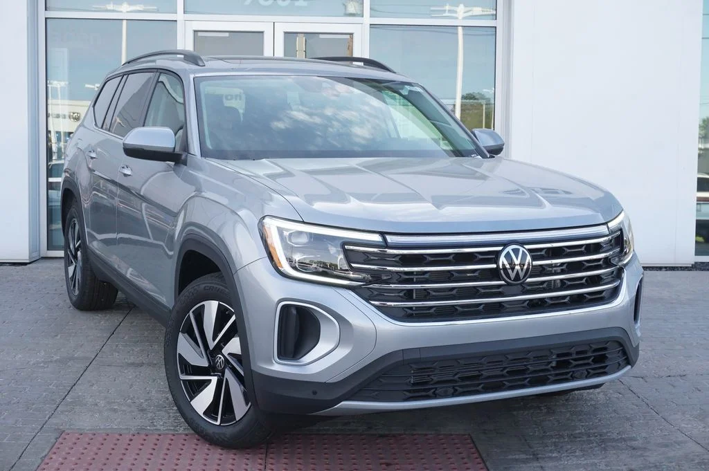 New 2026 Silver Volkswagen 2.0T SE w/Technology image 5