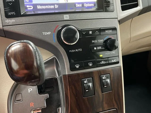 Used 2014 White Toyota XLE image 19