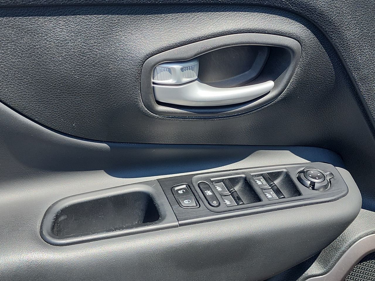 Used 2023 Black Clearcoat Jeep Latitude image 13