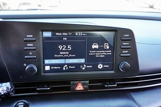 Used 2025 Gray Hyundai SEL Sport image 22