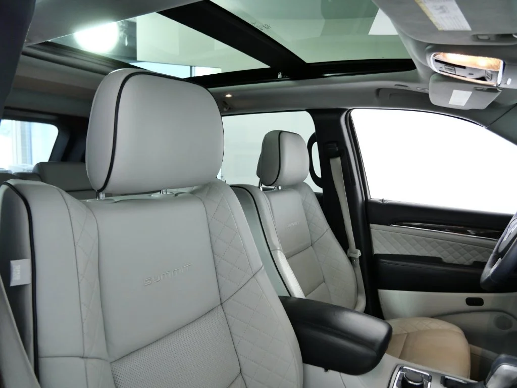 Used 2017 White Jeep Summit image 11