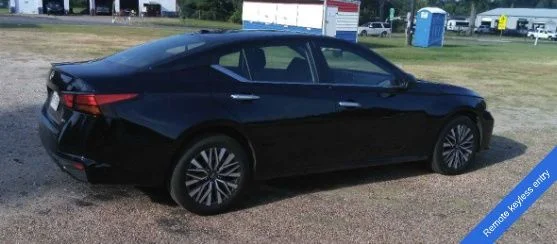 Used 2025 Super Black Nissan 2.5 SV image 4