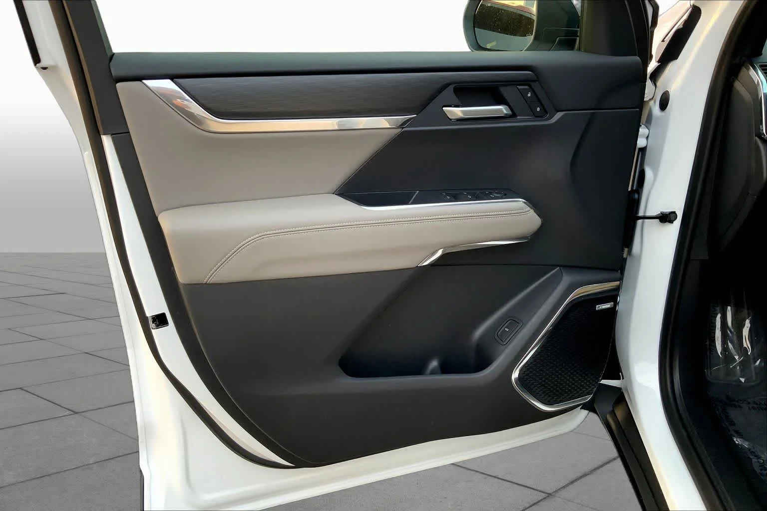 New 2026 GAZ/SUMMIT WHIT GMC FWD Elevation image 10