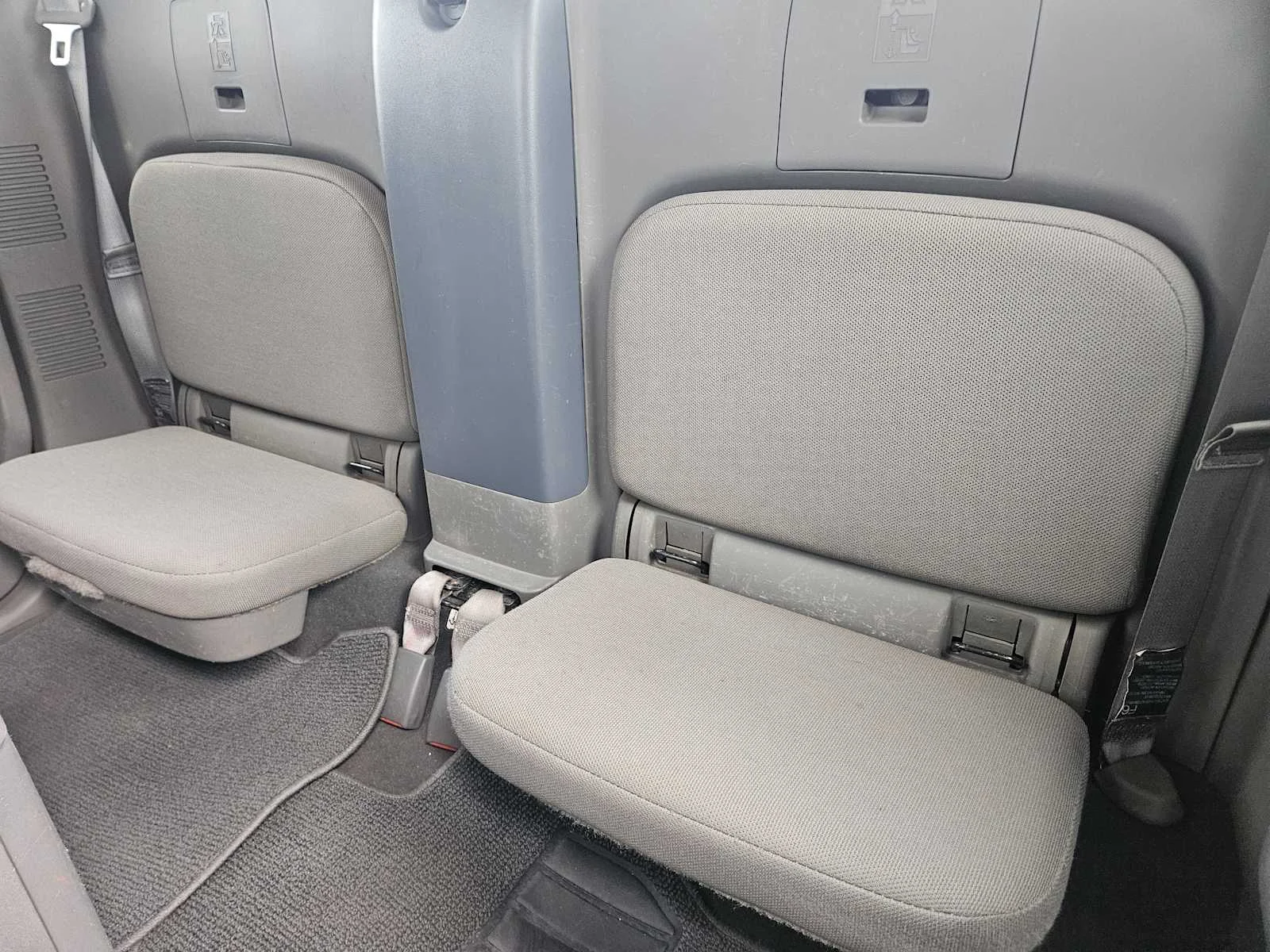 Used 2020 Glacier White Nissan S image 22