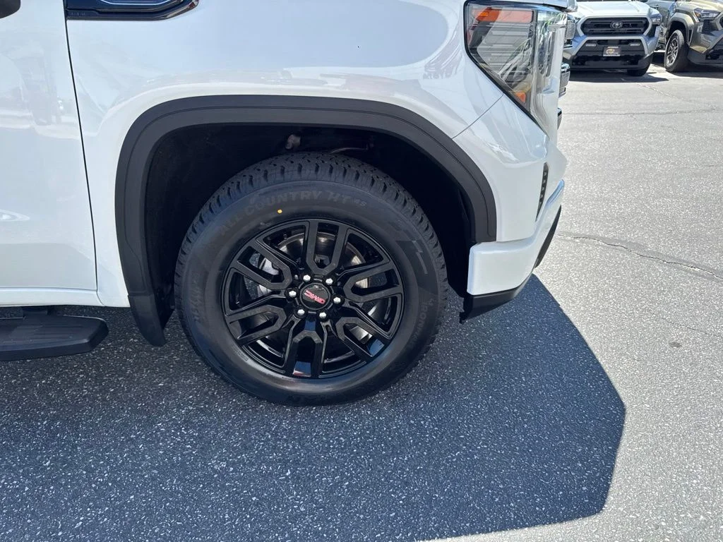 Used 2022 White GMC Elevation image 20