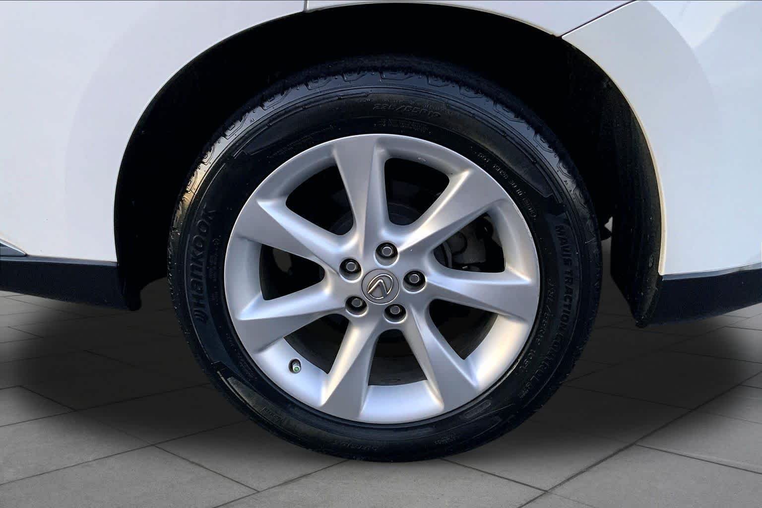 Used 2010 Starfire Pearl Lexus  image 9