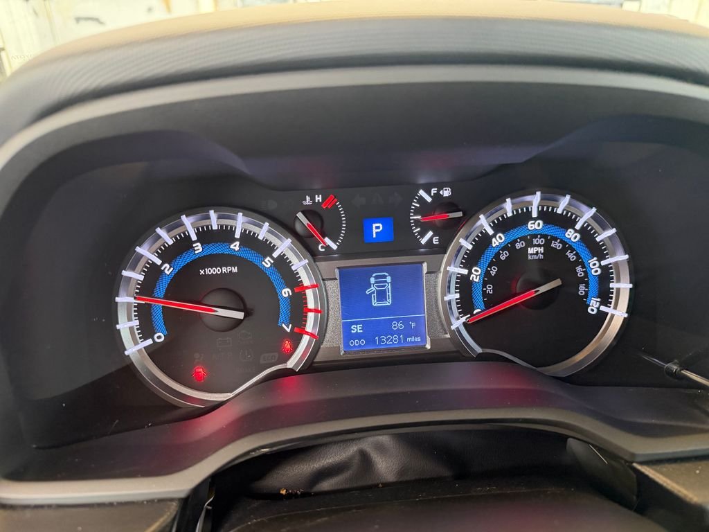 Used 2018 White Toyota SR5 Premium image 13