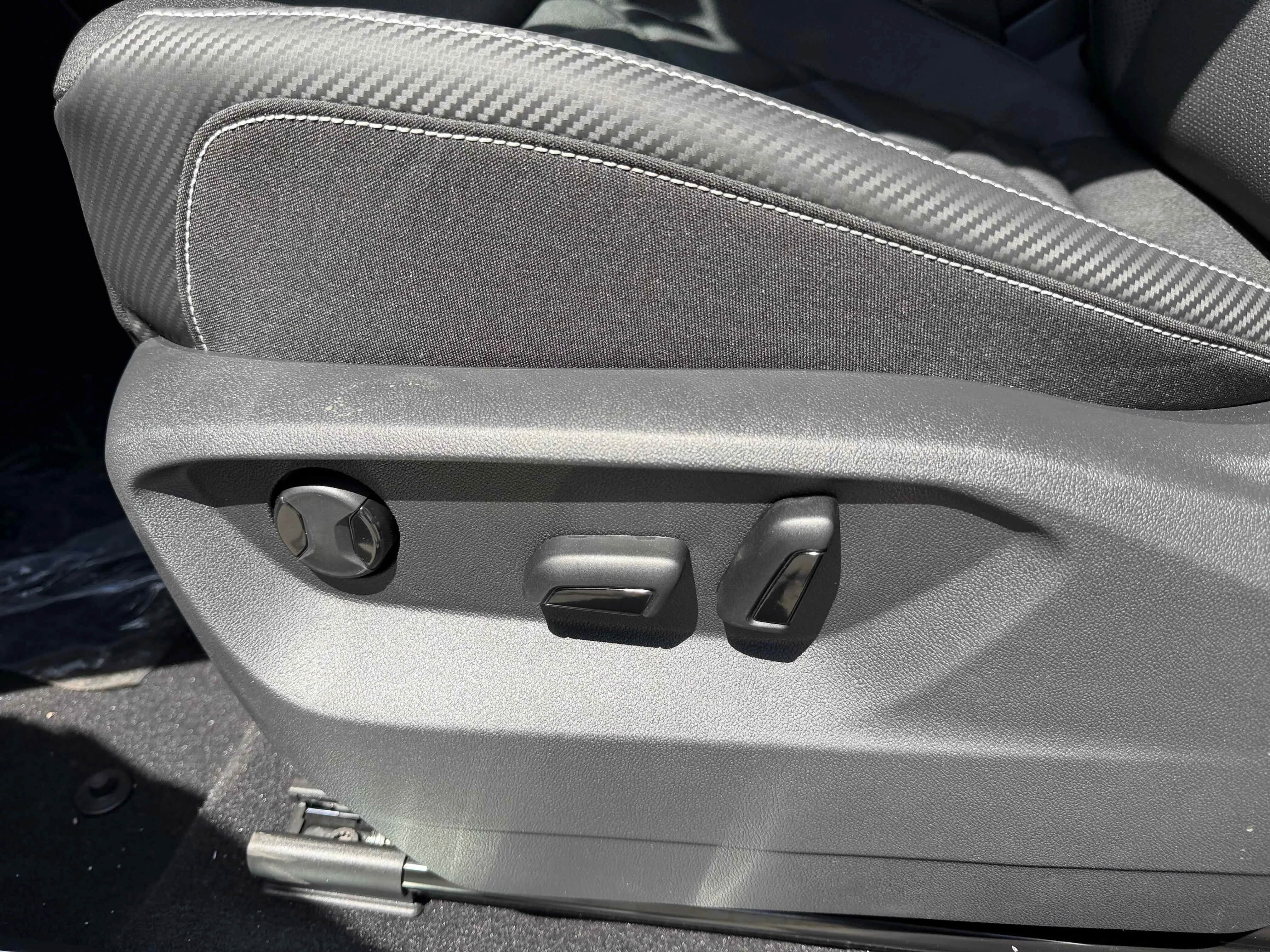 New 2026 Gray Volkswagen 2.0T SE w/Technology image 15