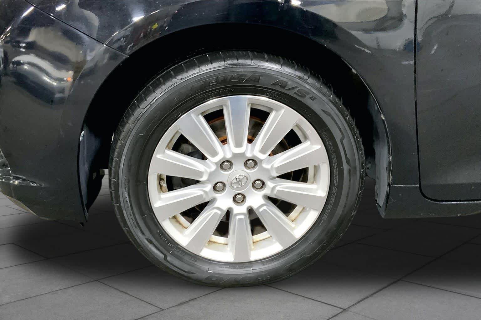 Used 2017 Midnight Black Metallic Toyota XLE image 11