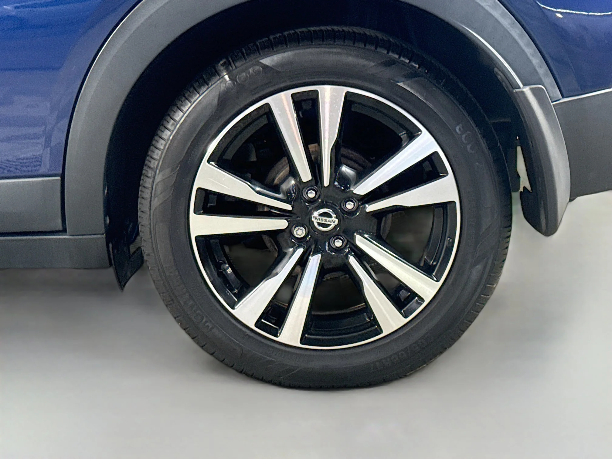 Used 2020 Deep Blue Pearl/Fresh Powder Nissan SV image 33