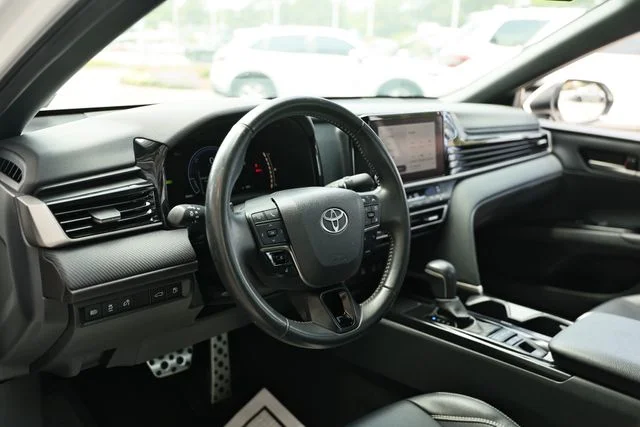Used 2025 Ice Cap Toyota SE image 19