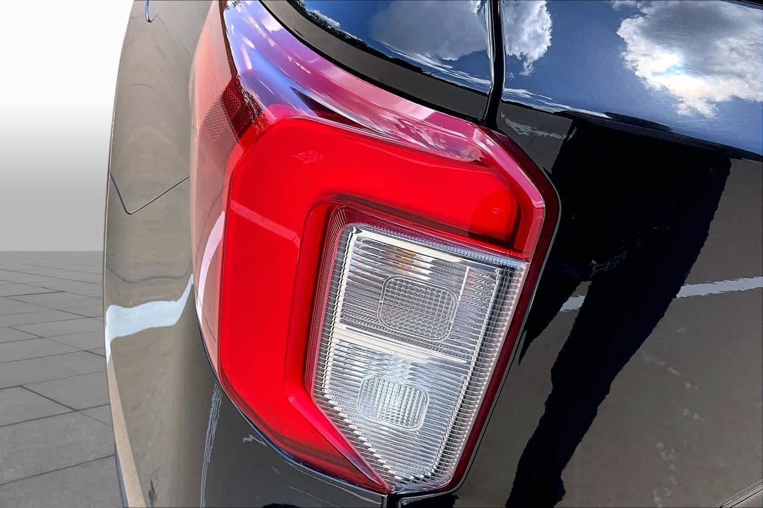 Used 2022 Agate Black Metallic Ford ST-Line image 29