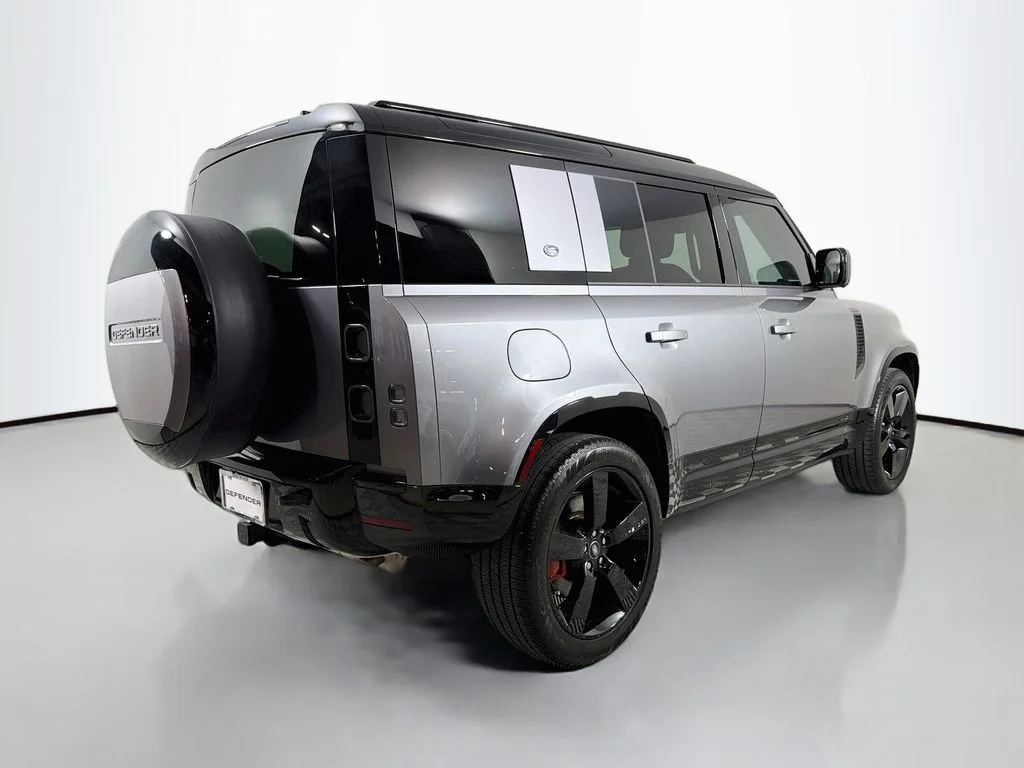 Used 2024 Eiger Grey Metallic Land Rover X image 5