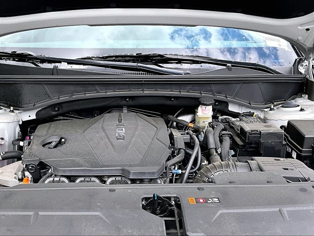 Used 2025 Shimmering Silver Hyundai SE image 29