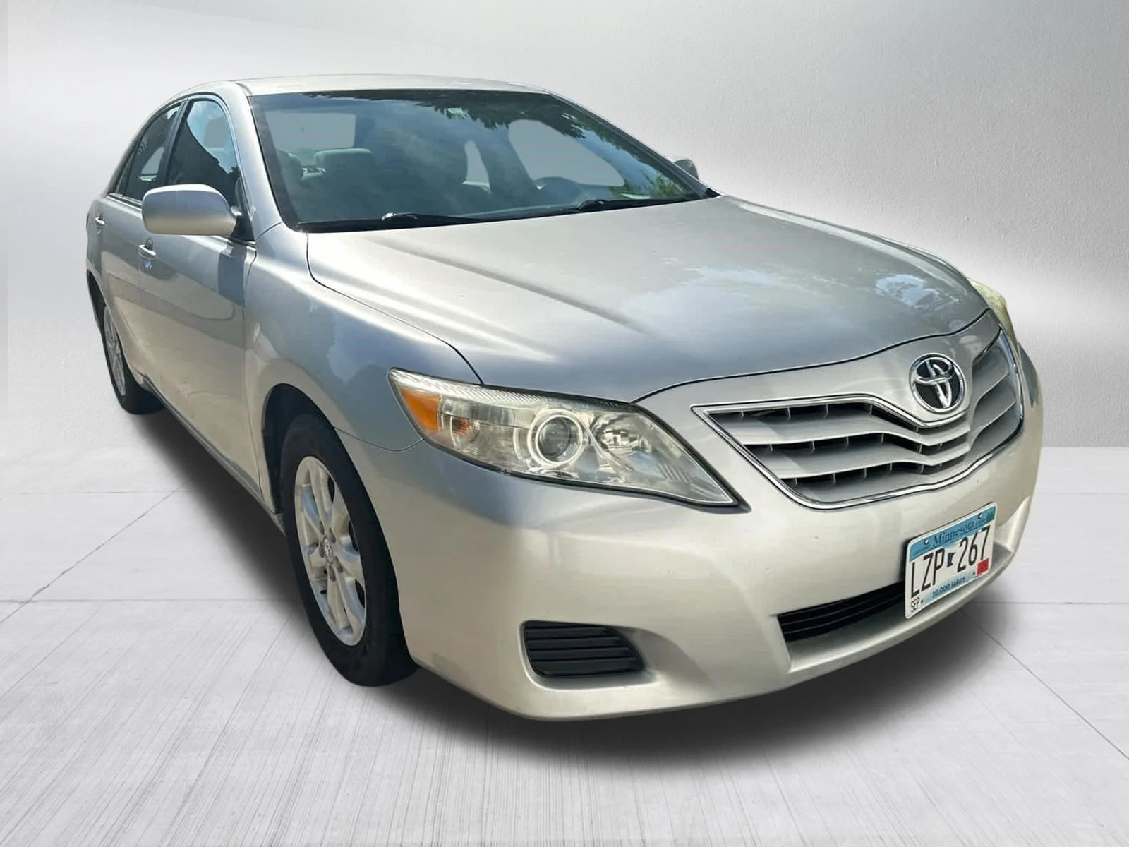 Used 2011 Classic Silver Metallic Toyota LE image 3