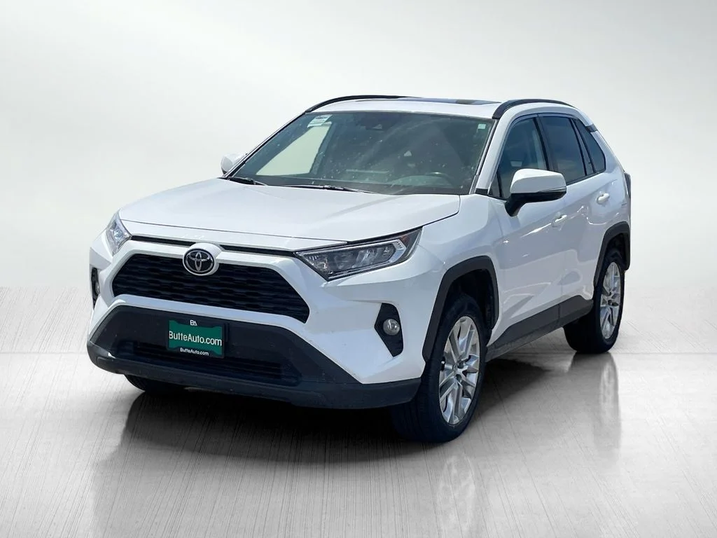 Used 2019 Super White Toyota XLE Premium image 7