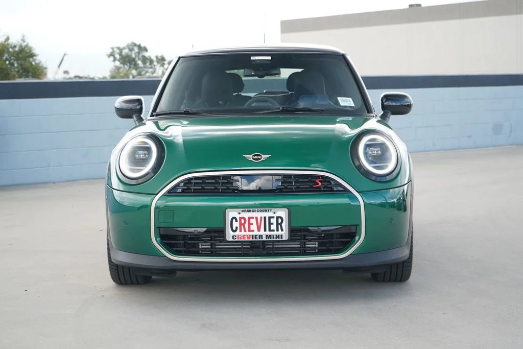 New 2026 Green MINI Signature Plus image 3