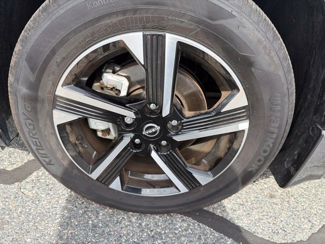Used 2025 Gray Nissan SV image 9