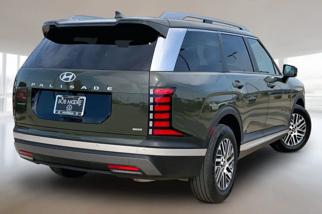 Used 2026 Titan Green Hyundai SEL image 2