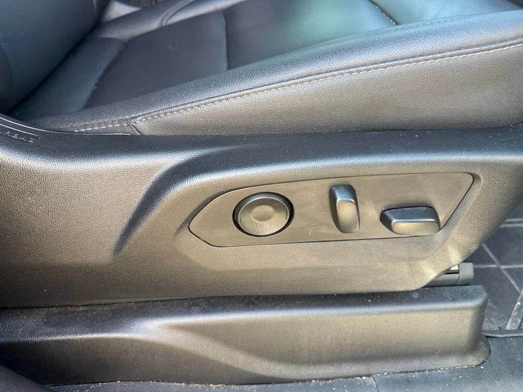 Used 2021 Black Chevrolet Z71 image 18