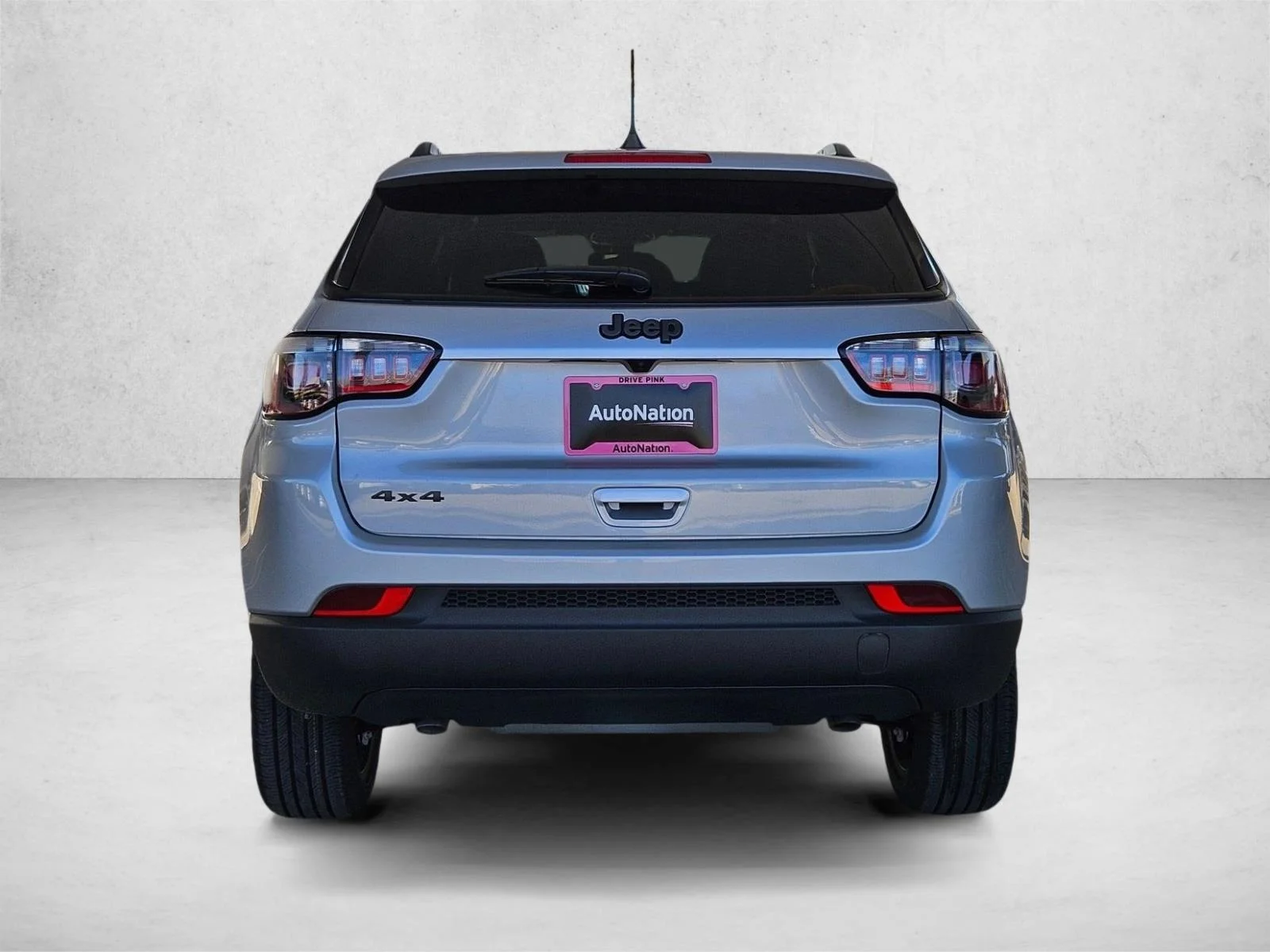New 2026 Silver Zynith Metallic Clear-Coat Exterior Paint Jeep Latitude Altitude image 8